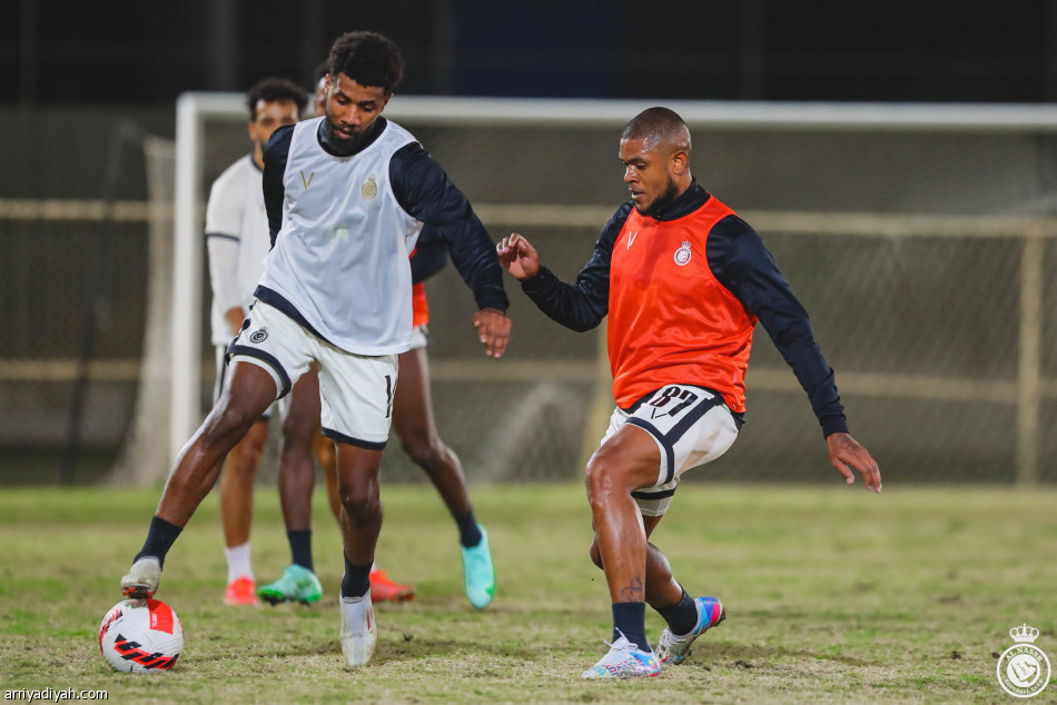 روسو يدشن رحلة النصر باجتماع ومناورات