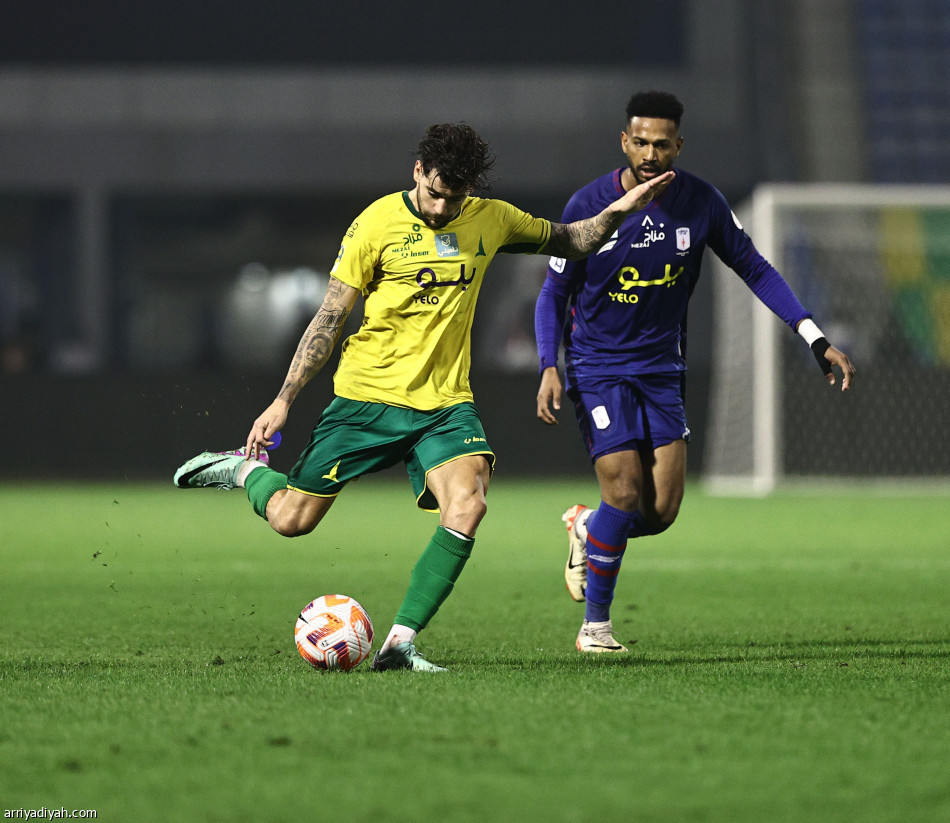 الخليج يستعيد التوازن بثلاثية أبها