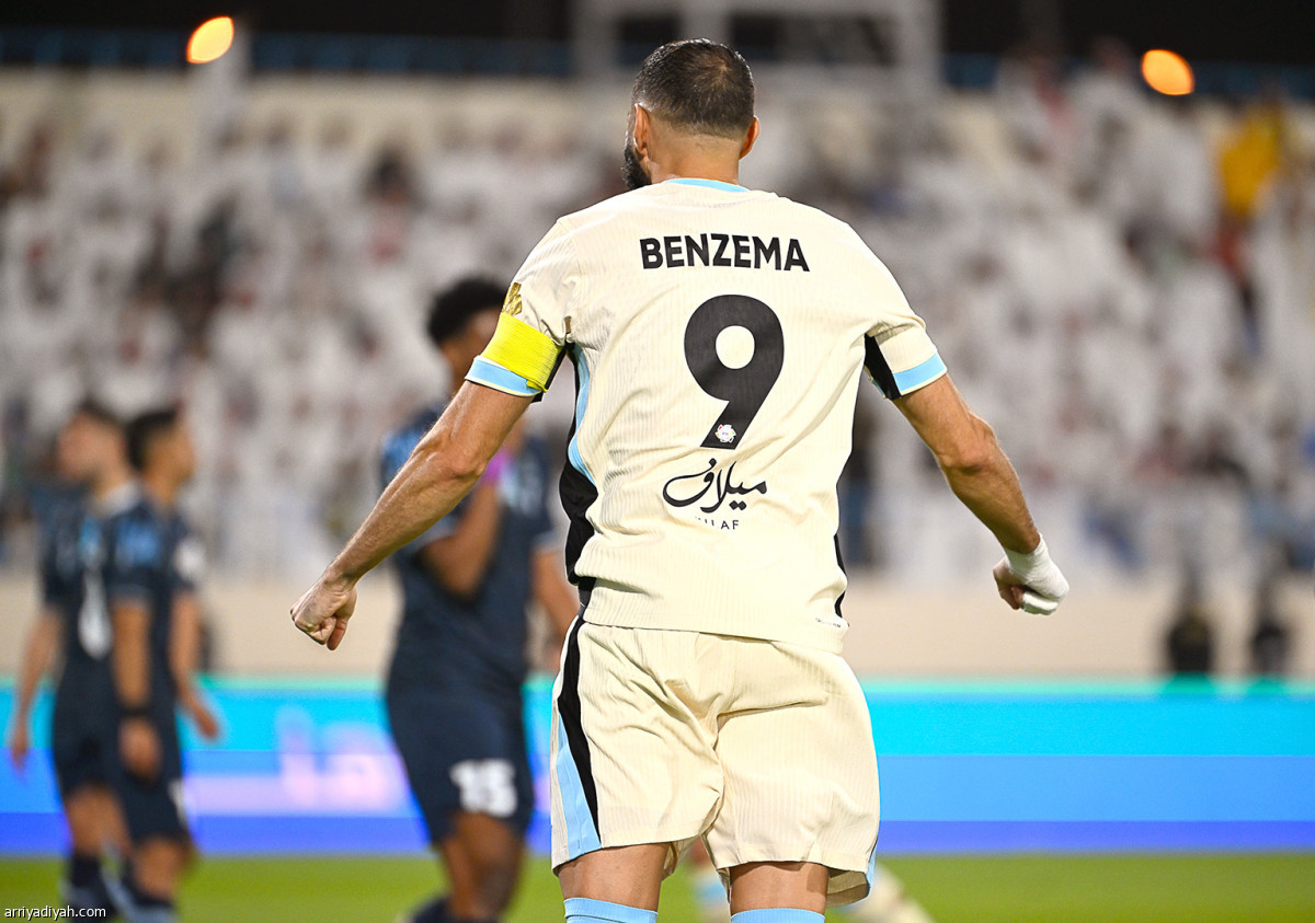 بنزيما يضرب