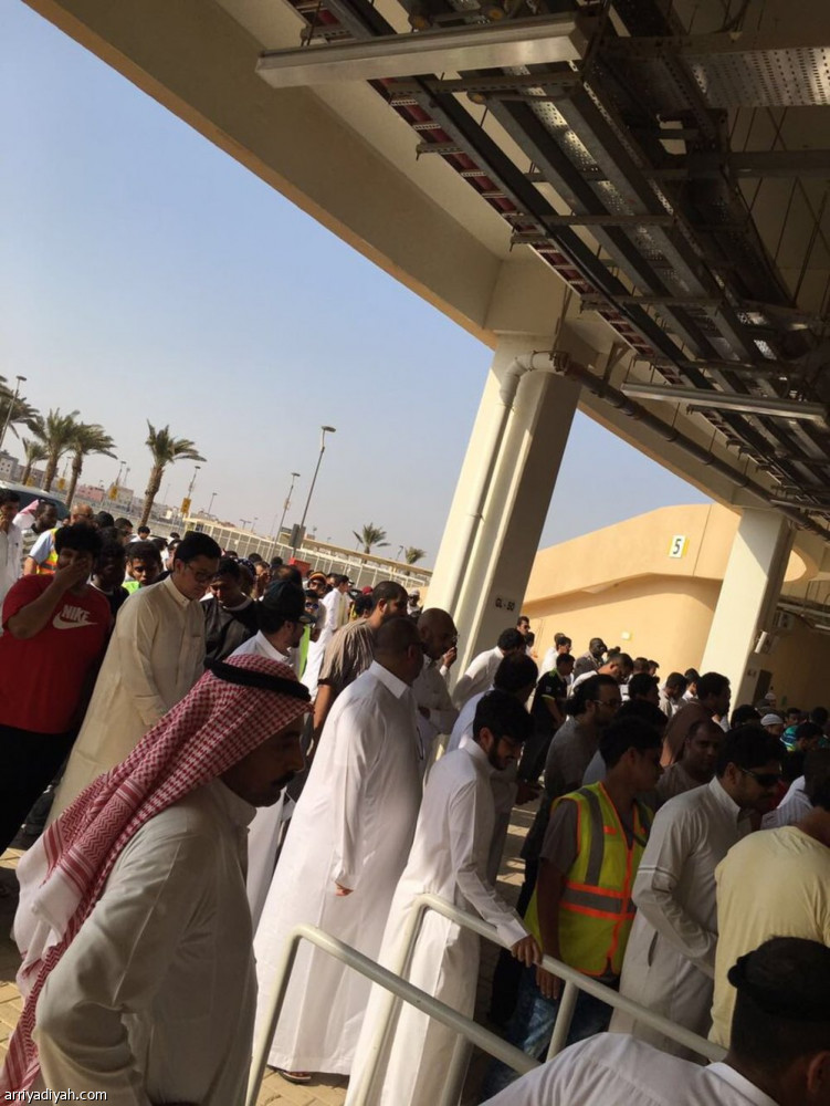 توافد جماهيري كبير على تذاكر السعودية والإمارات في الجوهرة
