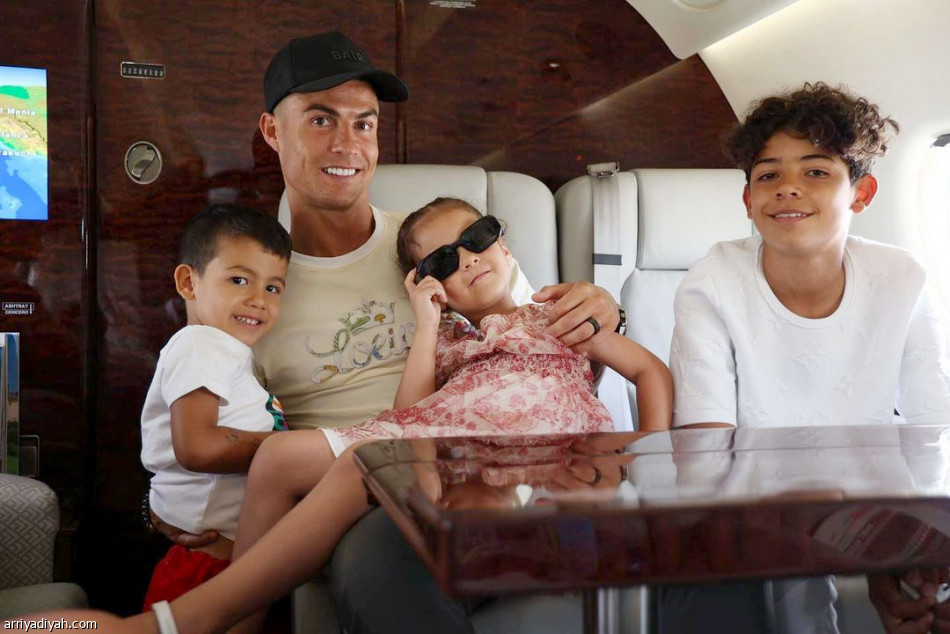 وسط ضجيج صفقة النصر..
الطائرة الأهدأ تنقل رونالدو 
إلى الرياض