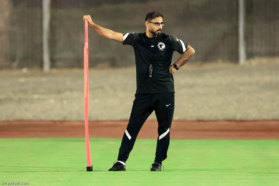 الأخضر
يستعيد مران