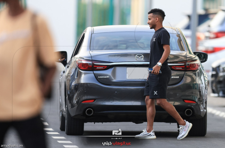 غريب يزور الأهلي.. ويودع اللاعبين