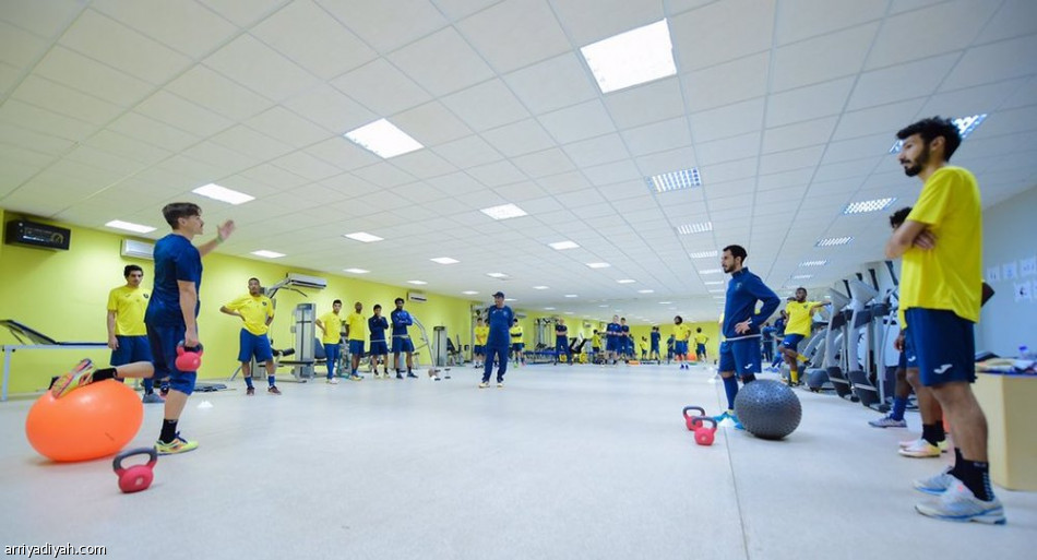 التعاون يواصل تدريباته في الصالة الرياضية