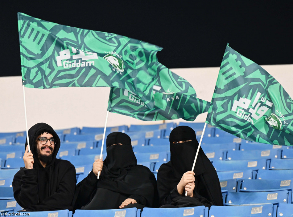 في 13 دقيقة.. 
الأخضر يقلبها