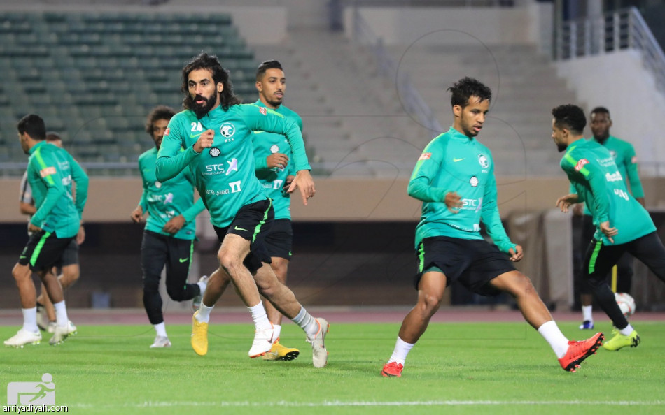 الإصابة تغيب الغنام وسالم عن الأخضر