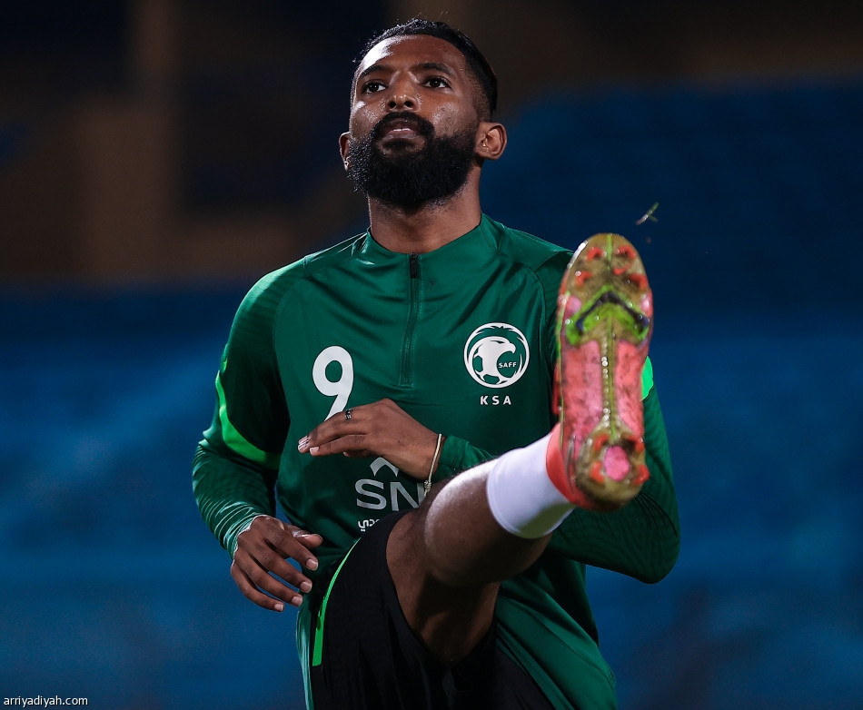 الأخضر يفتح ملف فيتنام.. وتدريبات خاصة للقرني