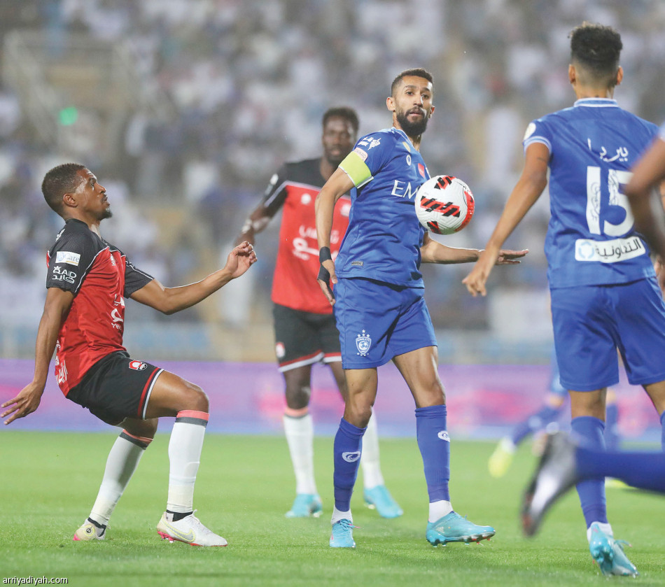 44 مرة.. 
الأزرق ينتصر بهدف