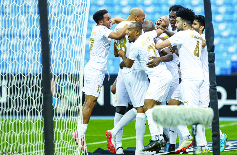 كوزمين 
يوقف قطار دياز