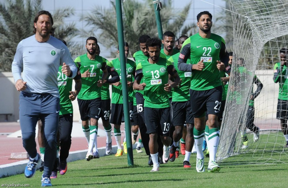 وليد عبدالله يفشل في إكمال مران المنتخب الأول