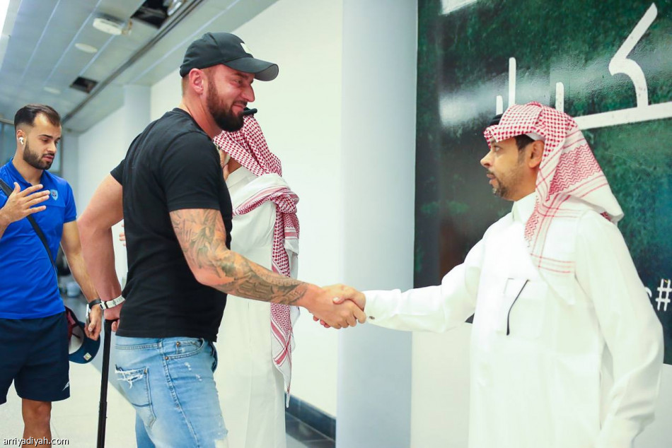 سيفيلا يغادر أبها