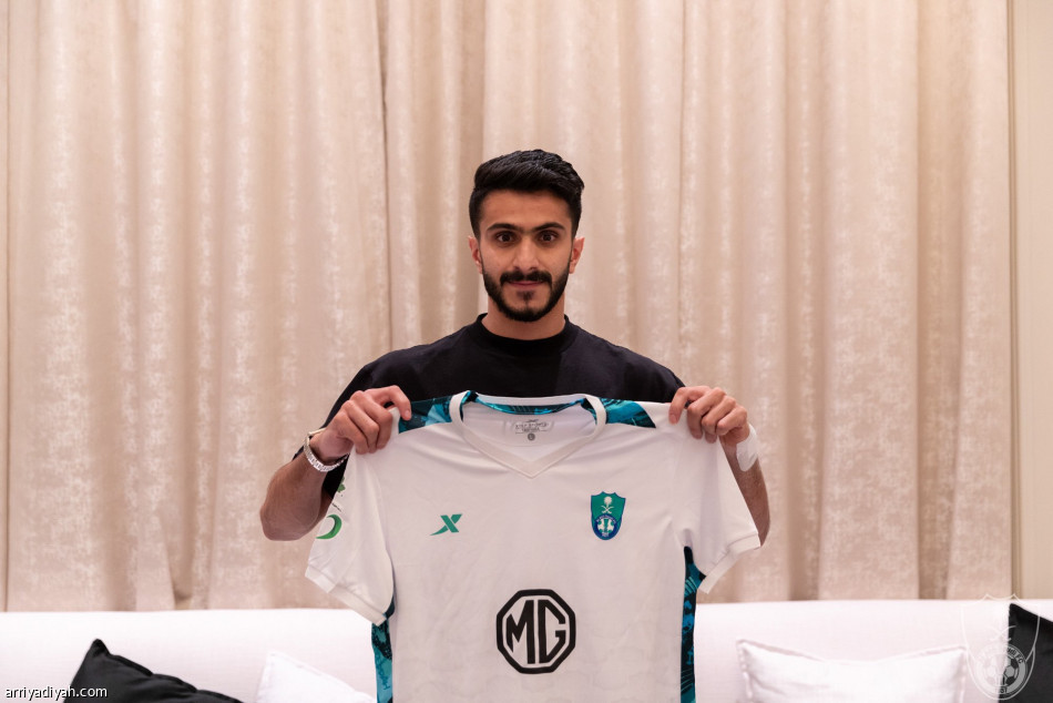 الأهلي يوقع مع عبدالله المقرن 4 مواسم