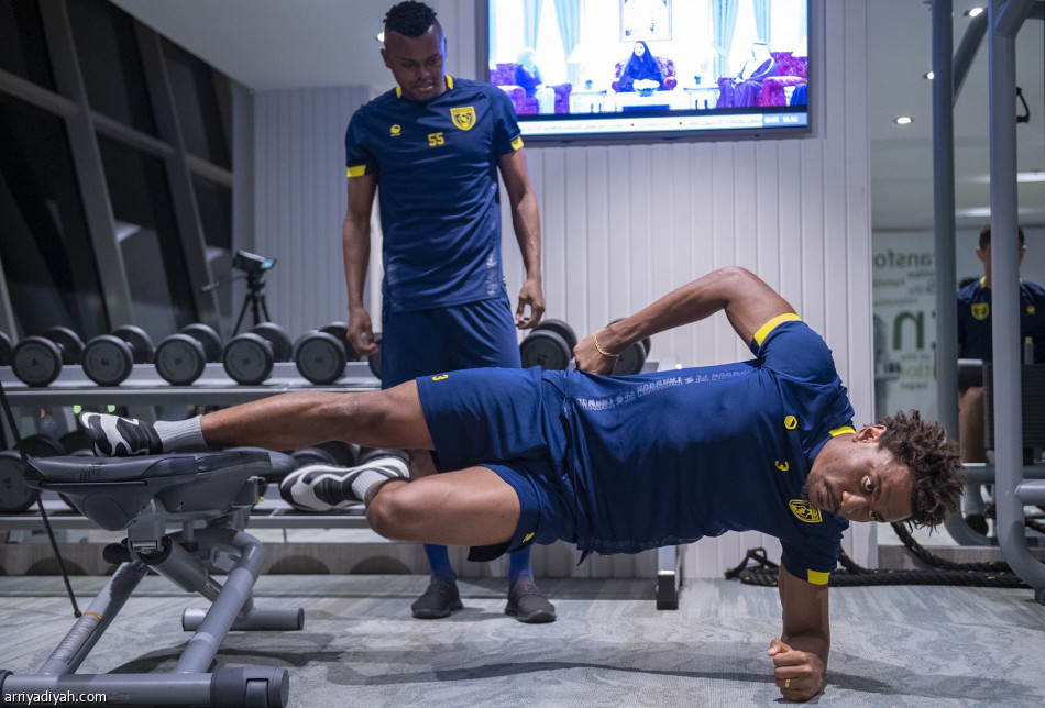 التعاون يستعد على فترتين في البحرين