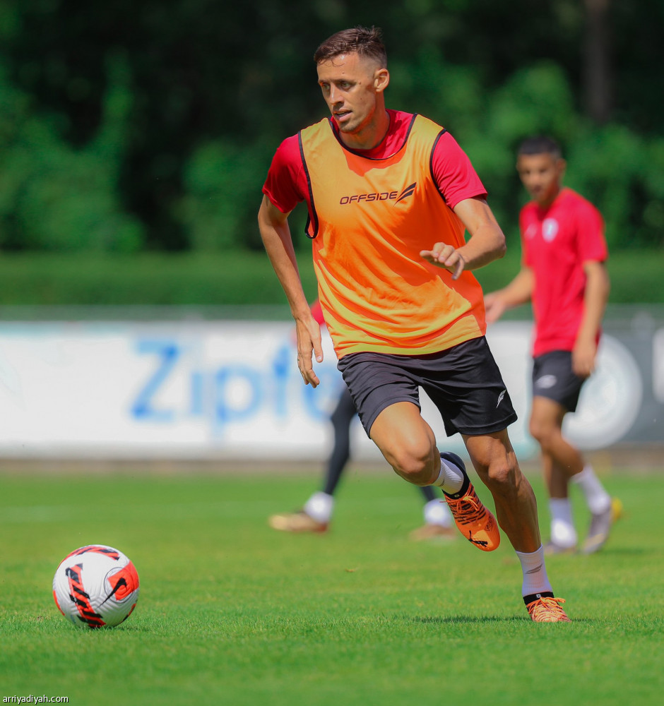 أبها يطبق مخطط الهجوم والدفاع