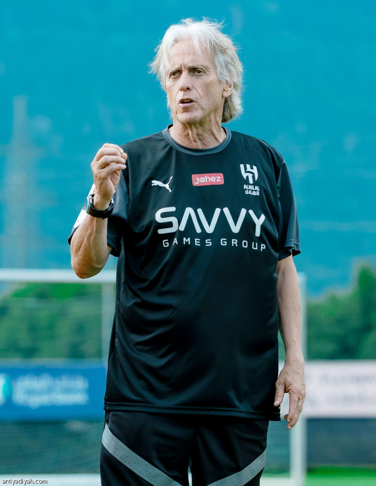 سالم والظهيران
يرجحون كفة الهلال