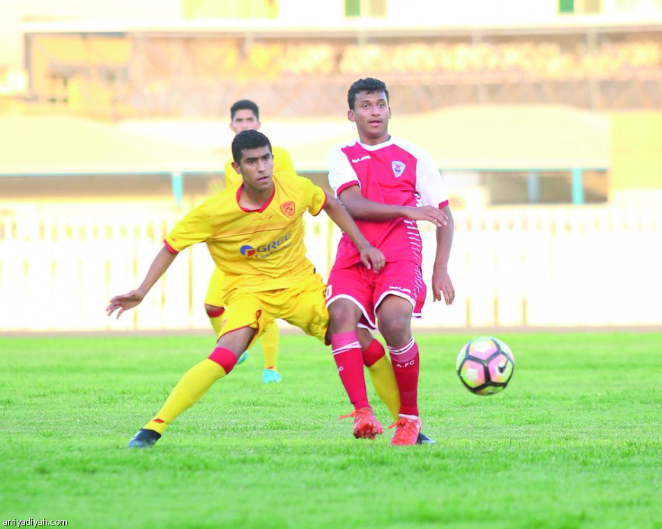 الهلال يقترب من نصف النهائي