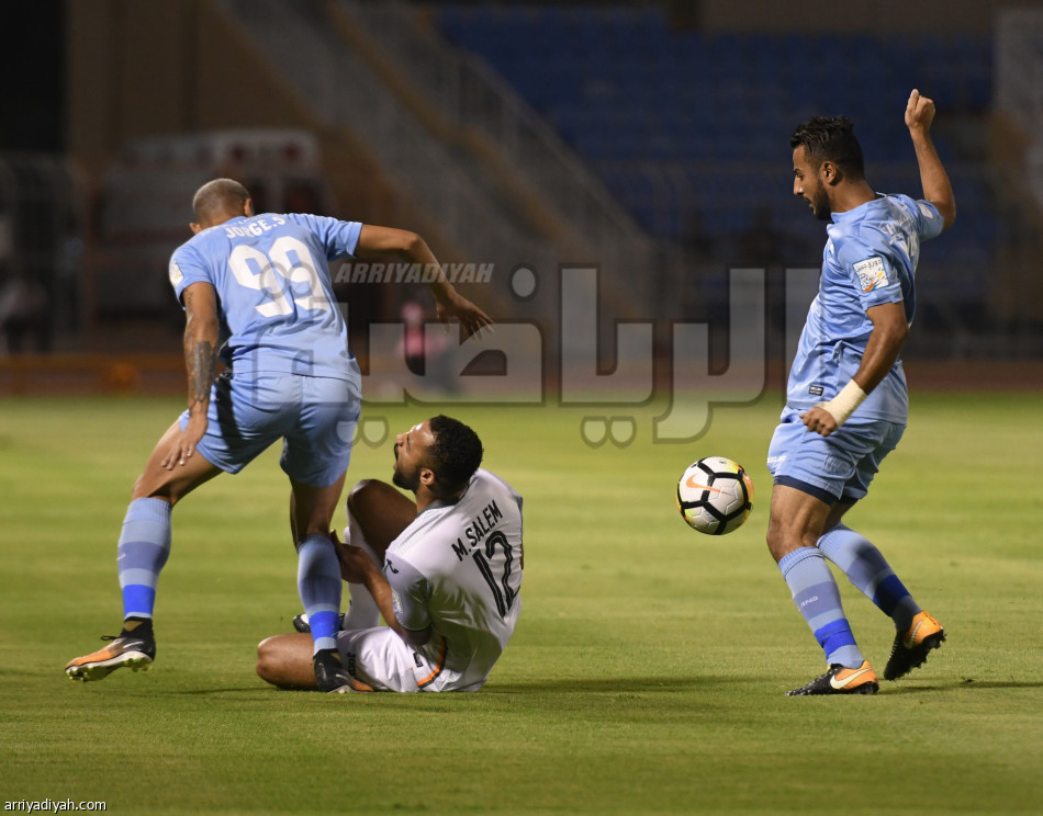 متصدر الدوري يواصل تميزه بثنائية في الشباب