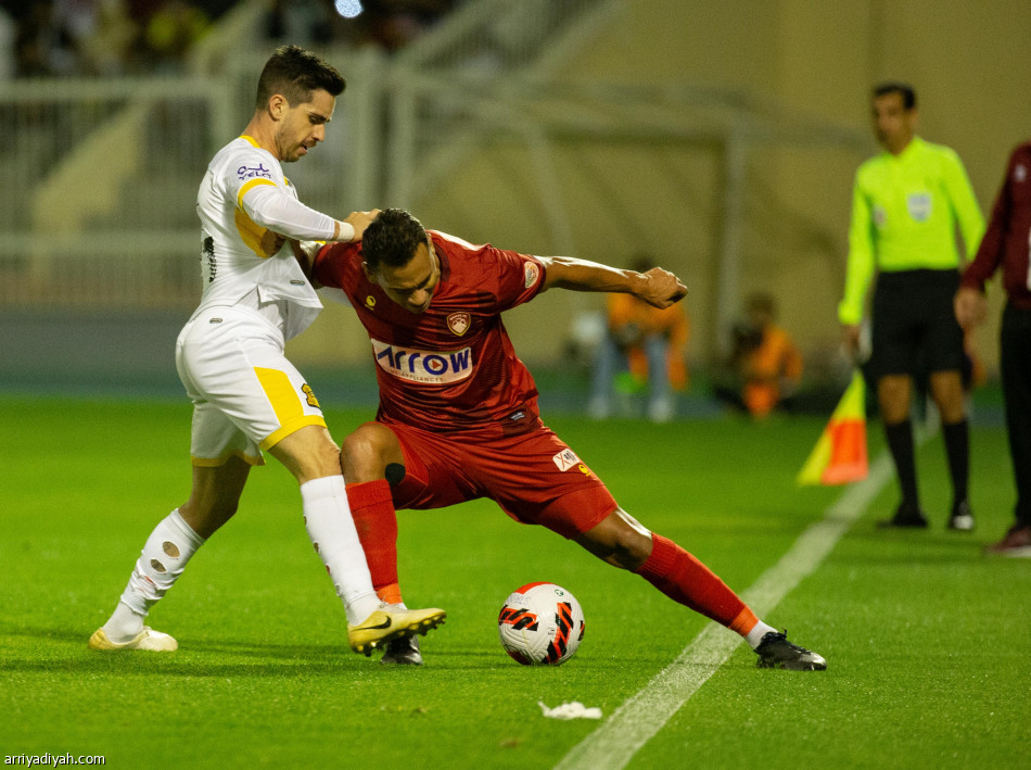 ضمك يرفض ابتعاد الاتحاد بالصدارة