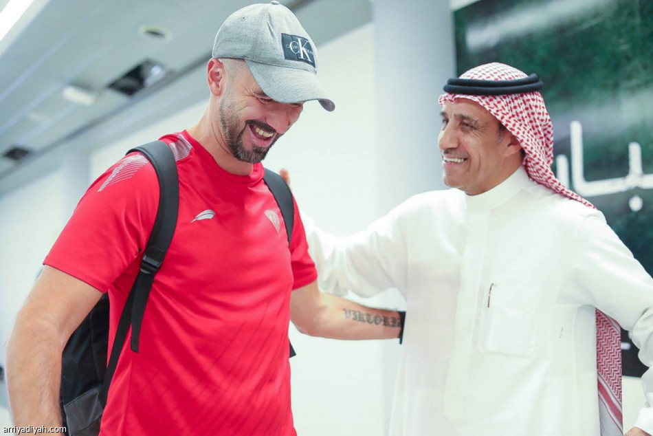 سيفيلا يغادر أبها