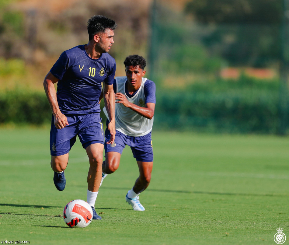 النصر.. جارسيا يقيس الأوزان ويجتمع باللاعبين