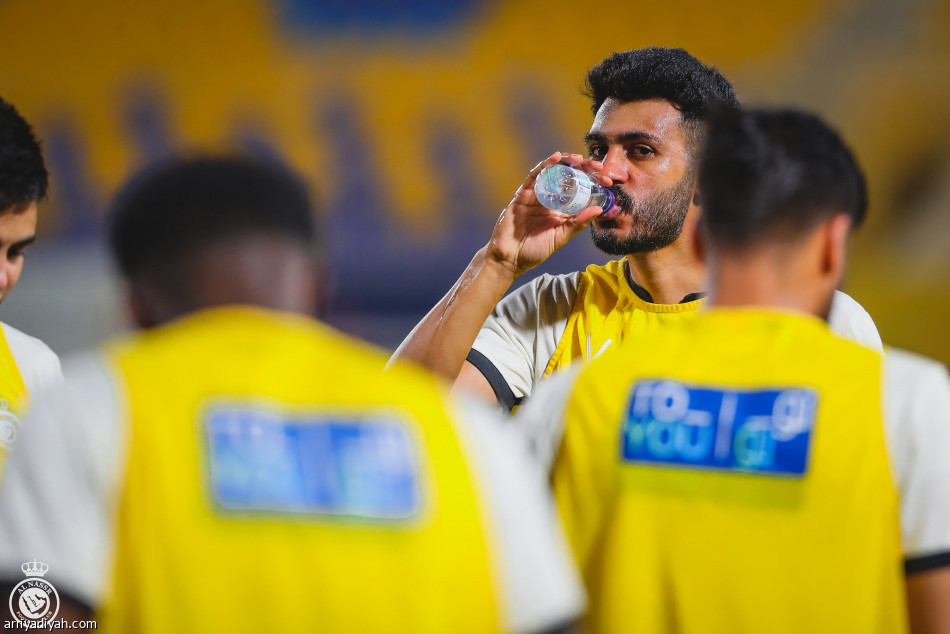 النصر.. روسو يمنح الخماسي الدولي إجازة