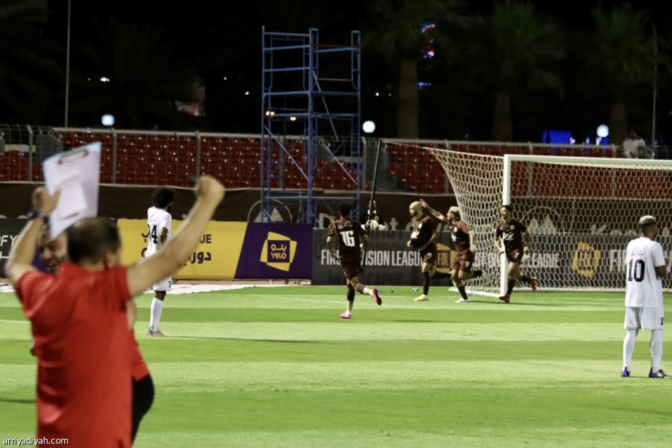 «دوري يلو».. هاتريك أول وسقوط أصحاب الأرض