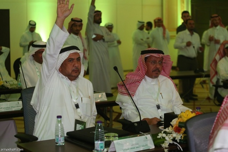 عمومية القدم ترفض التمديد للاتحاد الحالي وترشح بانصر رئيسا للجنة الانتخابات