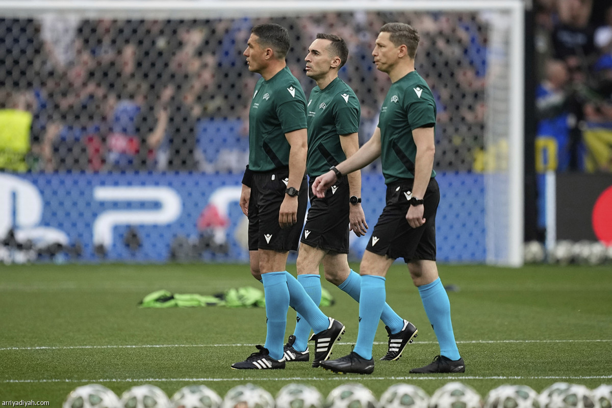 أليانز أرينا يبدأ الحفل