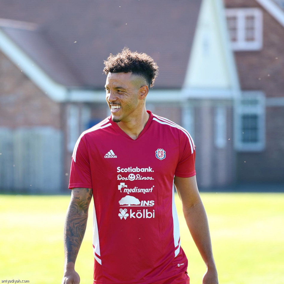 3 كوستاريكيين
يلازمون إنجلترا