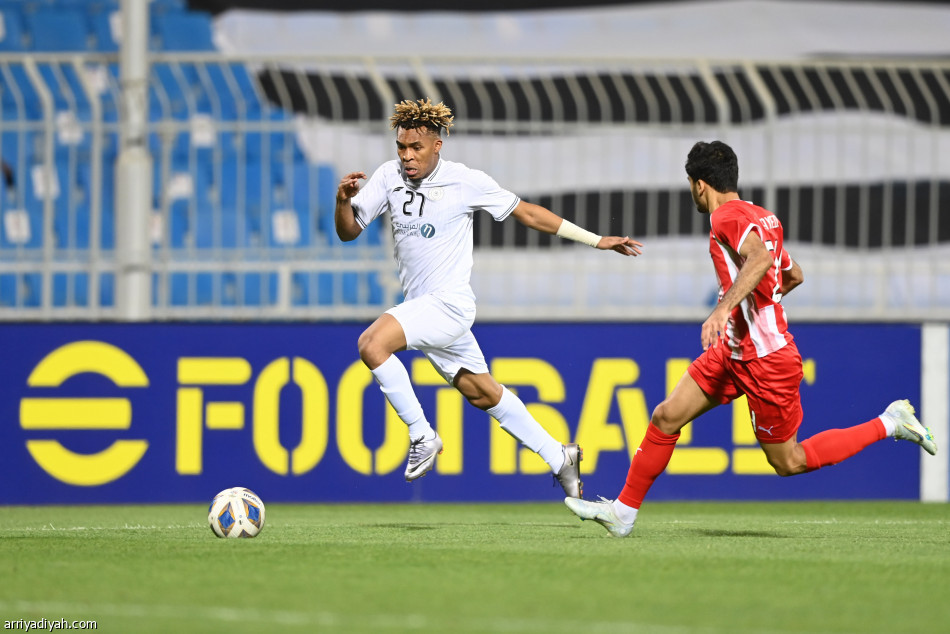 الشباب يعتلي الصدارة بثلاثية الجزيرة