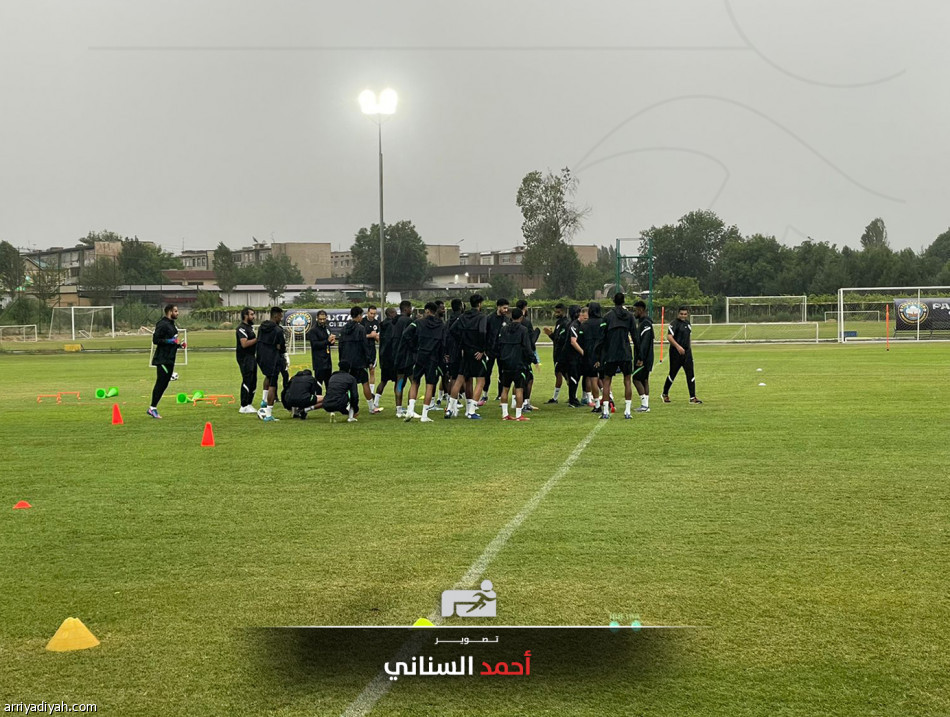 قبل فيتنام.. الشهري يركز على الكرات الثابتة