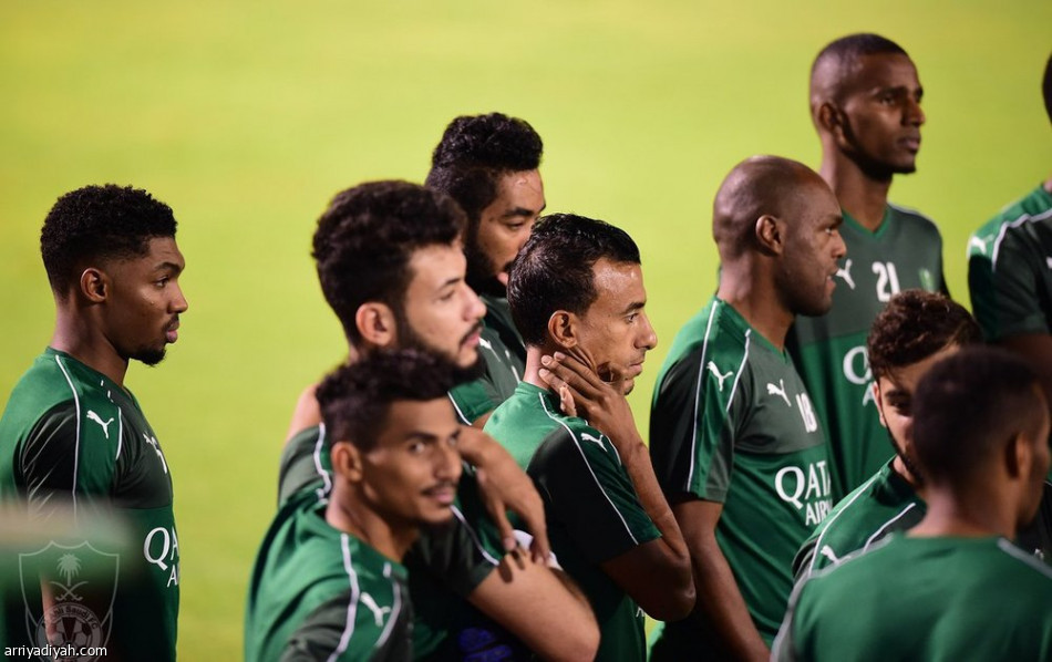 الأهلي يطمئن على إصابة آل فتيل القادم من المنتخب