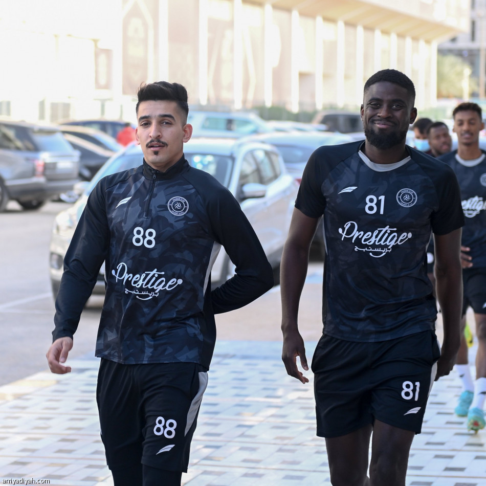 الشباب يريح الدوليين.. وهتان يعود