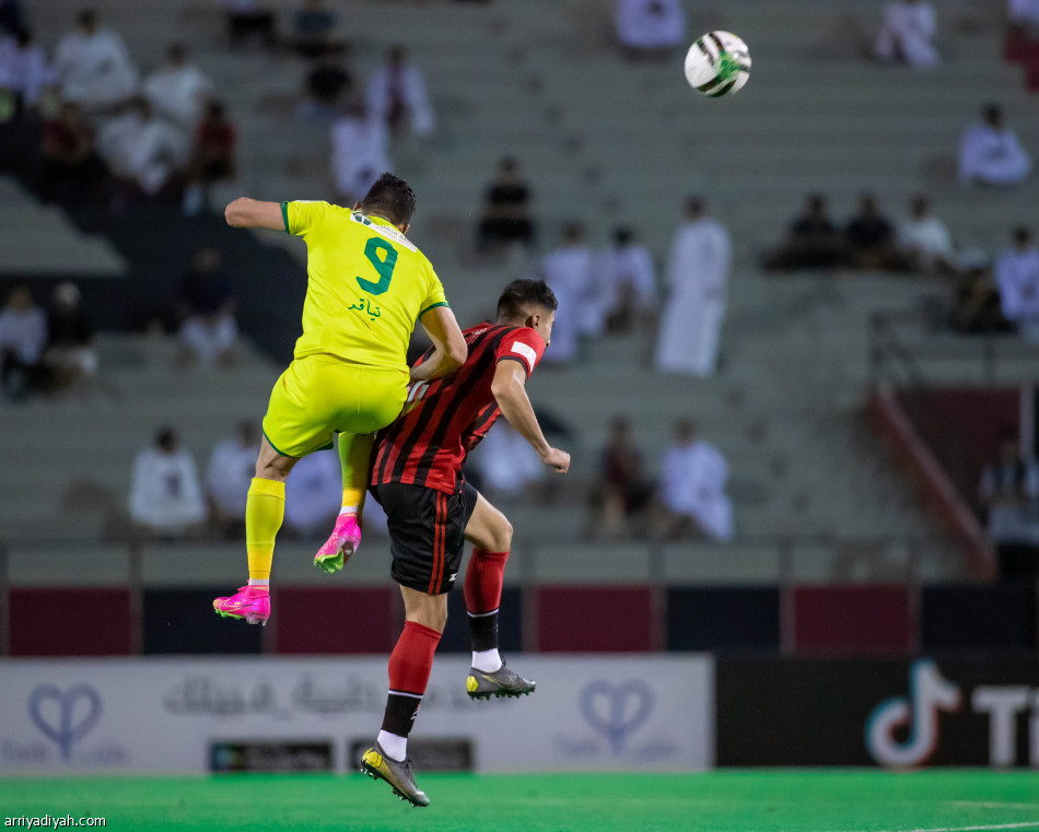 الرياض ينهي الغياب.. ويصعد إلى «روشن»