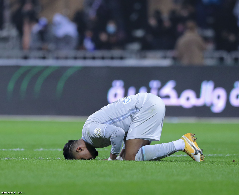 الهلال يستعيد توازنه بثلاثية الفيصلي