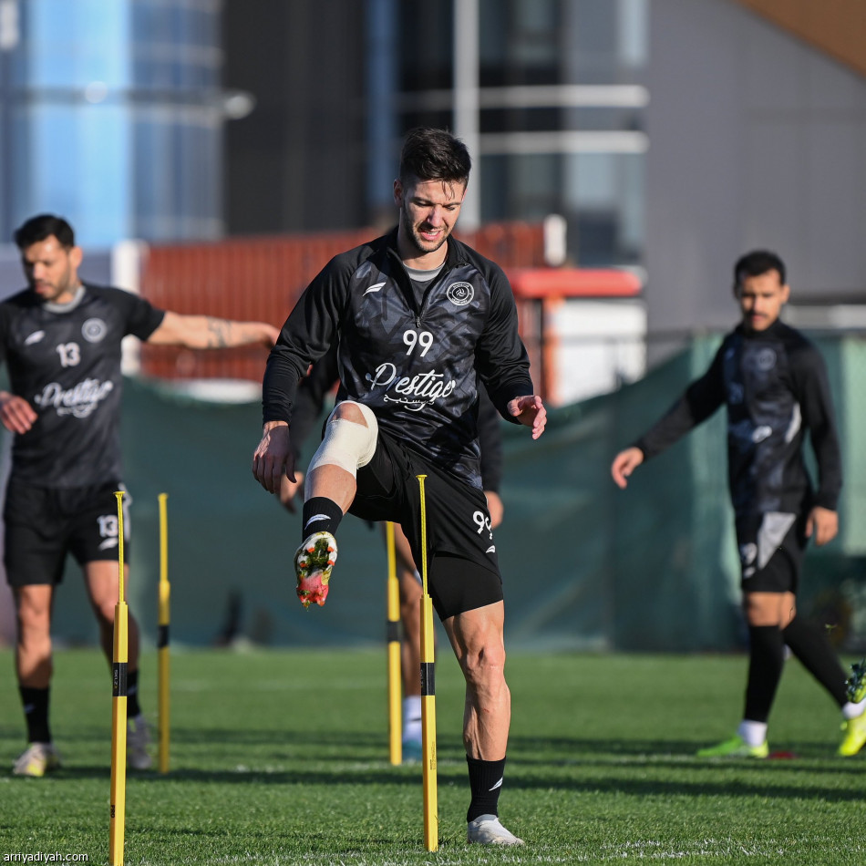 الشباب.. شاموسكا يركز على اللياقة