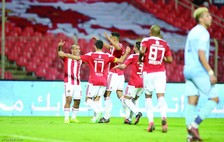 تيسير الجاسم قائد فريق الوحدة 
في مواجهة فريقه أمام الباطن