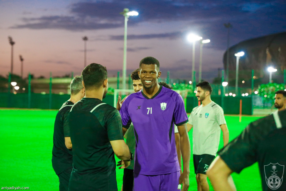 بمشاركة السومة والربيعي.. الأهلي يبدأ تحضيرات «دوري يلو»
