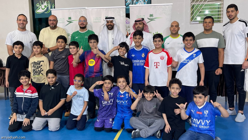 «المبارزة» يستعرض اللعبة في مدارس التعلم