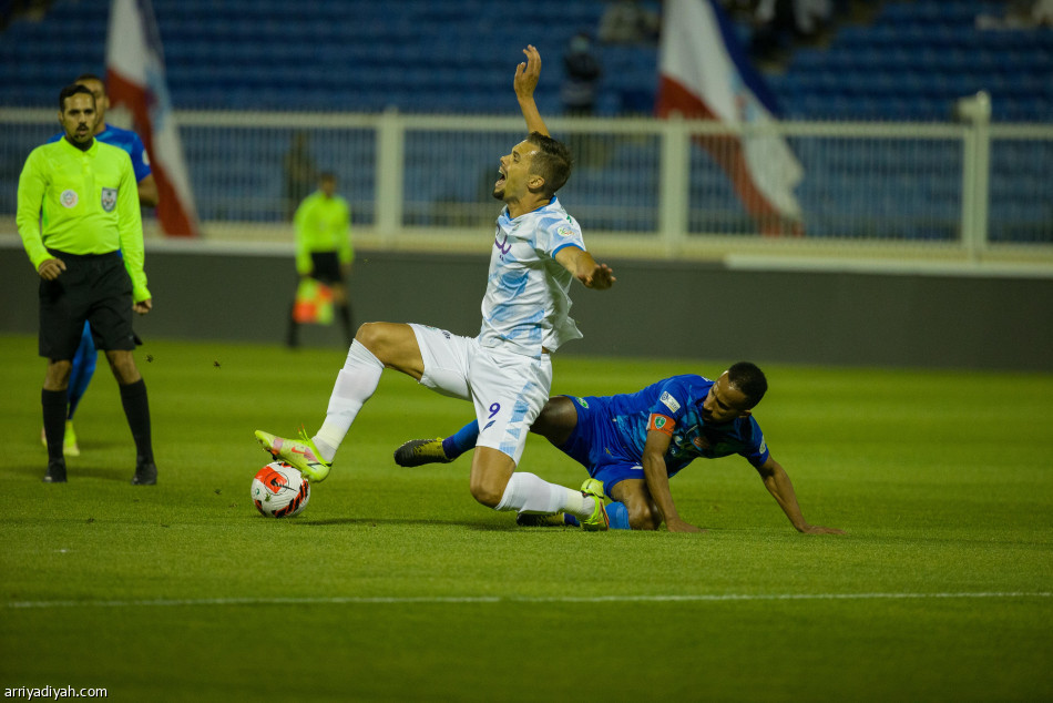 أبها يلحق الفتح بالطائي