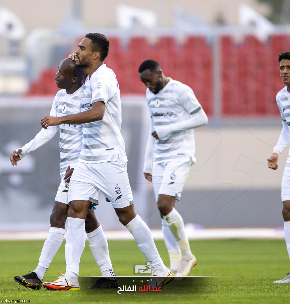 الطائي يقلبها على الفيصلي بثلاثية