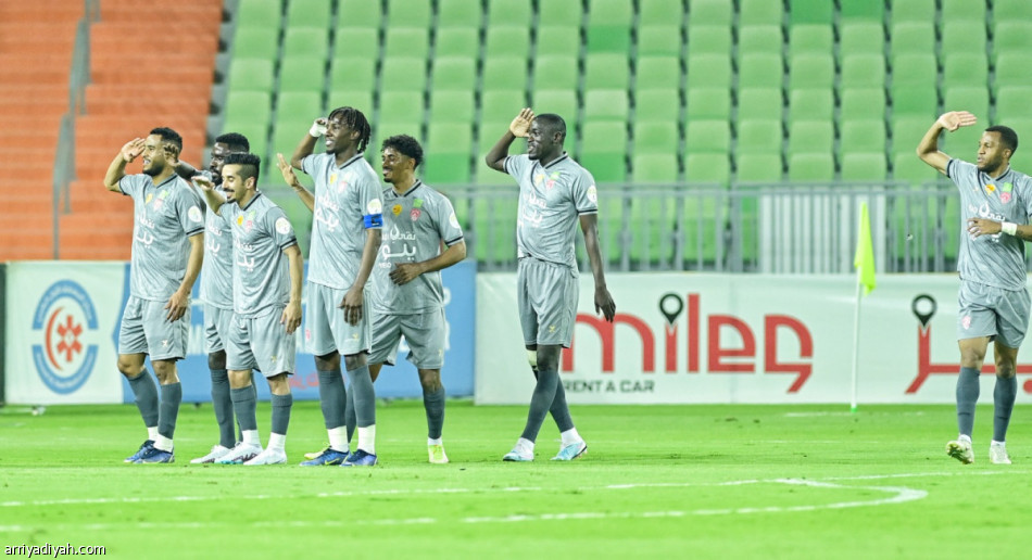 جدة يسقط  في داره بثنائية العربي