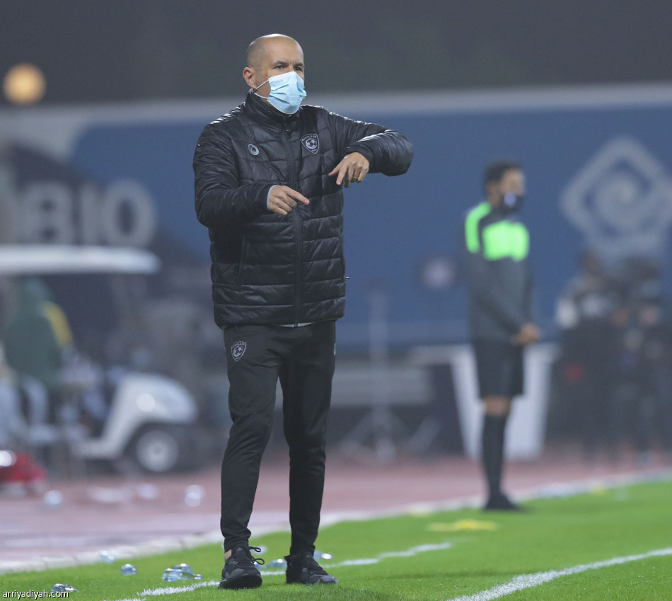 الهلال يستعيد توازنه بثلاثية الفيصلي