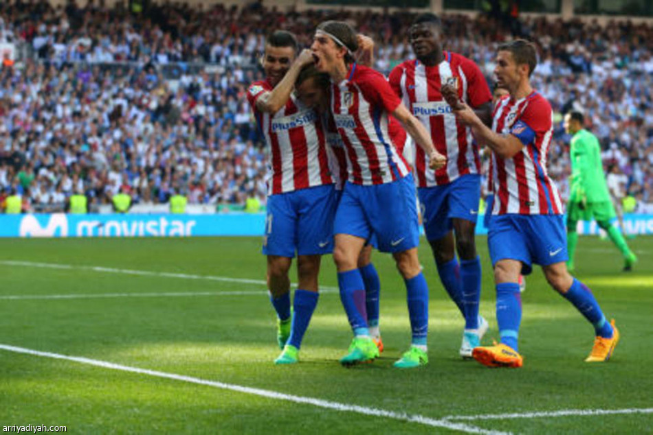 أتلتيكو مدريد يقدم خدمة ثمينة لبرشلونة بتعادله مع الريال