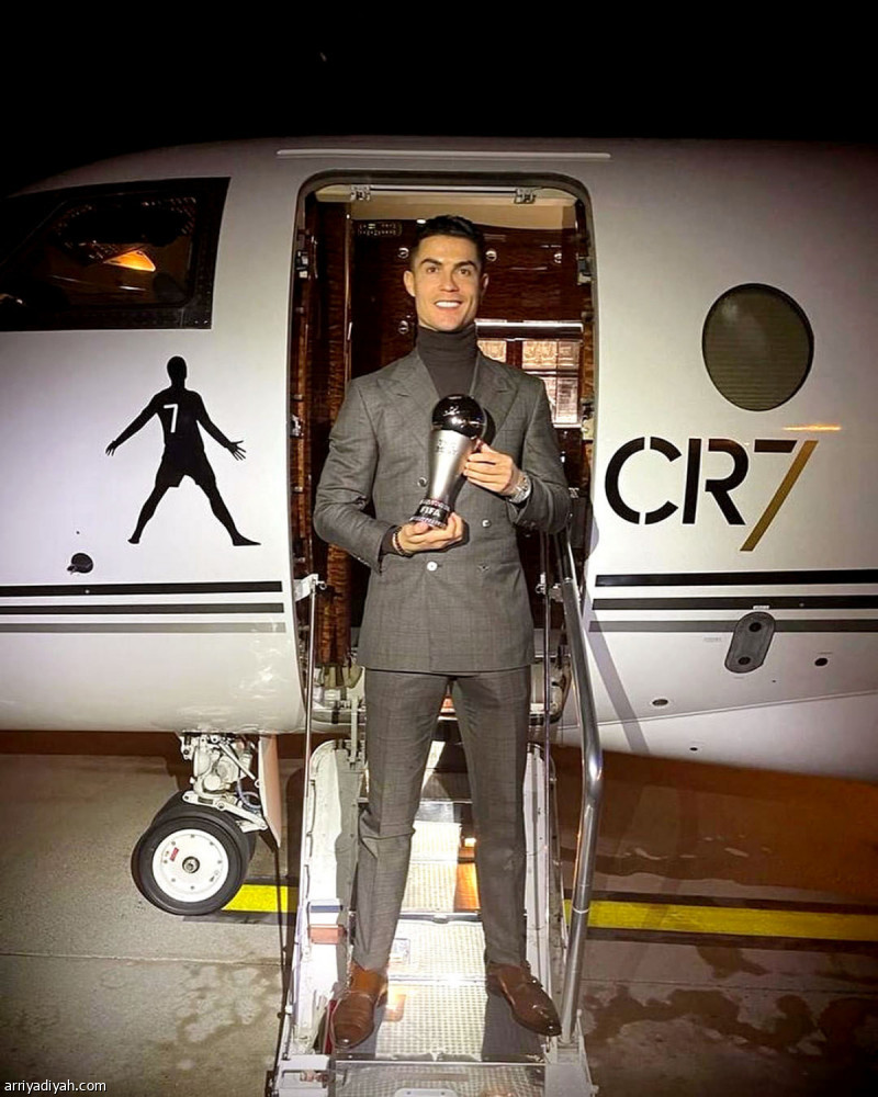 وسط ضجيج صفقة النصر..
الطائرة الأهدأ تنقل رونالدو 
إلى الرياض