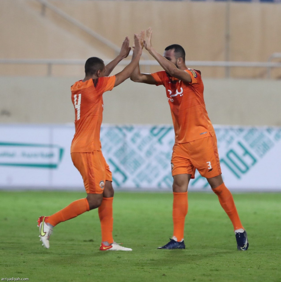 دوري الأولى.. العين يواصل النزيف.. والوحدة يتعثر بتعادل رابع