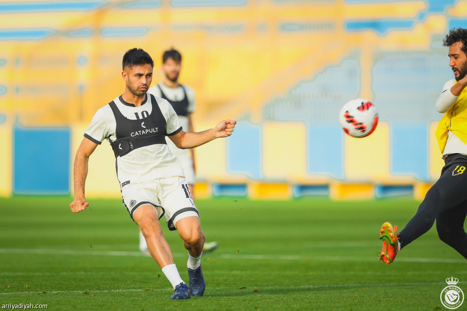 روسو يُجهز النصر بلمستين