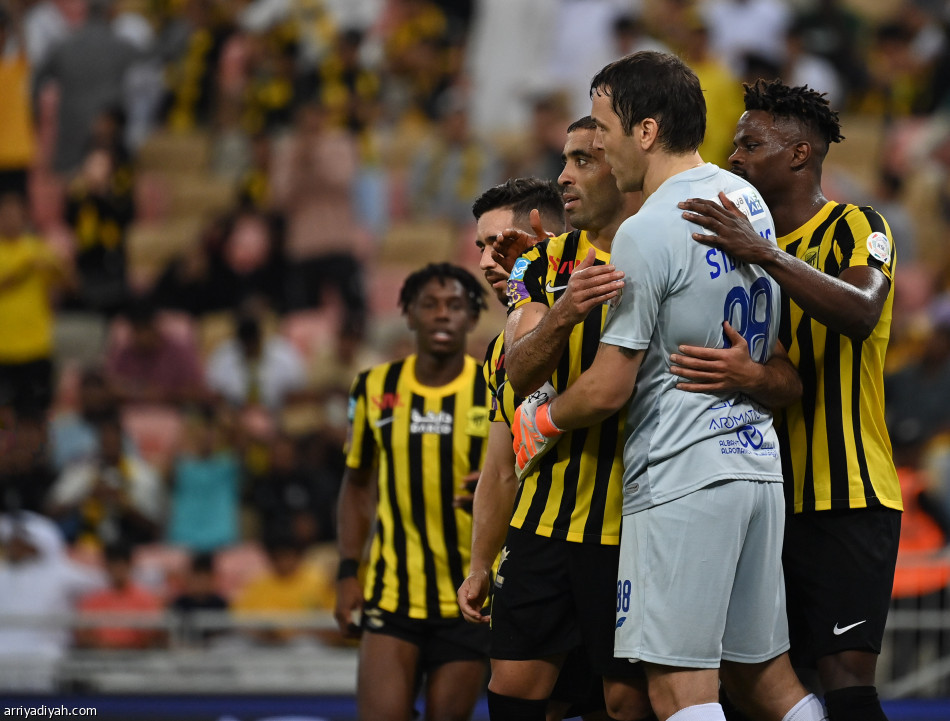 بثلاثية الفيحاء.. الاتحاد يتصدر مؤقتا