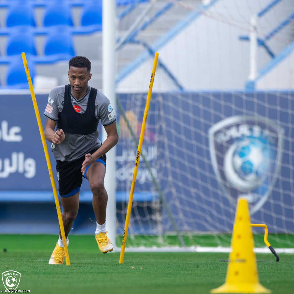 الفرج وسالم والشهراني خارج قائمة الهلال