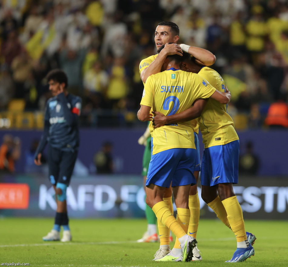 رونالدو ينذر الهلال بثنائية في الأخدود